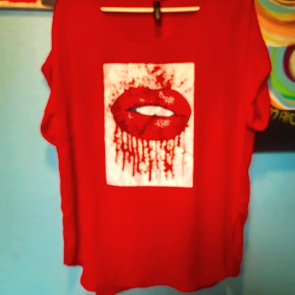 Lipstick blouse